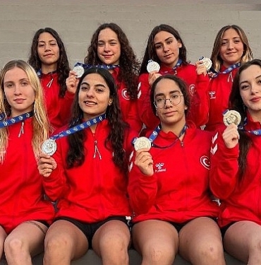 egeli-15-milli-sporcu-sualti-ragbisi-avrupa-sampiyonasinda-ay-yildizli-formayla-mucadele-etti.jpg