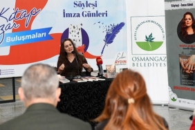 oyuncu-yazar-nilufer-acikalin-osmangazili-edebiyatseverlerle-bulustu.jpg