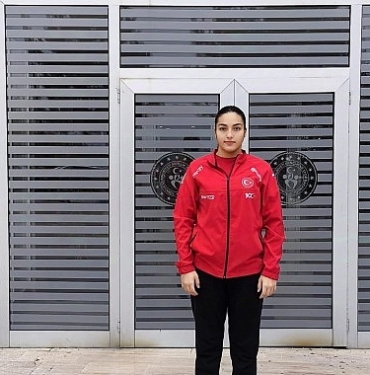 sporcumuz-betul-berra-haltas-a-milli-takim-kampinda.jpg