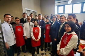 uskudar-belediyesinin-kent-lokantasi-ilk-yemeklerini-dagitti.jpg