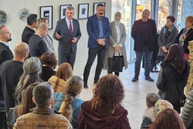akademisyenlerin-karma-sergisi-degirmendere-sanat-evinde-acildi.jpg
