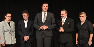 baskan-zeyrek-tiyatro-yasamdir-kulturlerin-en-guzel-anlatim-seklidir.jpg