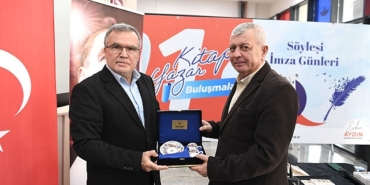 en-sevilen-yazarlar-osmangazide-kitap-severlerle-bulusuyor.jpg