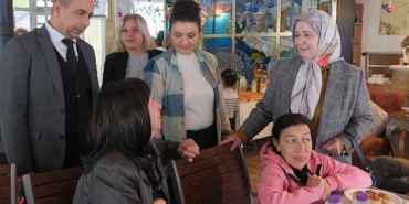engelli-bireyler-yilbasi-partisinde-eglendi.jpg