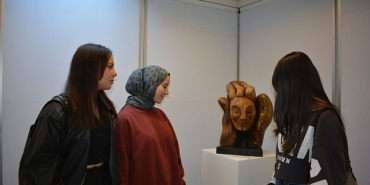 eude-yuzlesme-heykel-sergisi-sanatseverlerle-bulustu.jpg