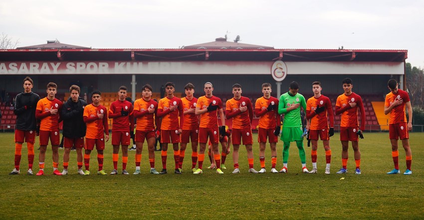 Galatasaray U17 Takımı Fenerbahçe'yi farklı geçti