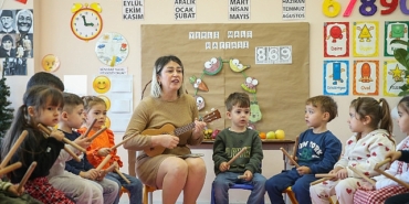 konakta-mutlu-cocuklar-oyun-evleri-ile-cocuklar-da-anneler-de-mutlu.jpg