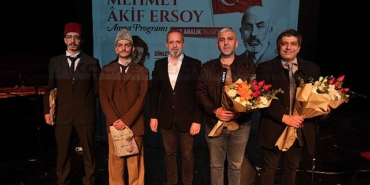 mehmet-akif-dinleti-ve-tiyatro-ile-anildi.jpg