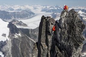 tum-zamanlarin-en-buyuk-dagcilarindan-alex-honnold-ve-tommy-caldwellin-nefes-kesici-yolculugunu-konu-alan-seytana-karsi-8-aralik-pazar-21-00de-national-geographic-ekranlarina.jpg