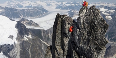 tum-zamanlarin-en-buyuk-dagcilarindan-alex-honnold-ve-tommy-caldwellin-nefes-kesici-yolculugunu-konu-alan-seytana-karsi-8-aralik-pazar-21-00de-national-geographic-ekranlarina.jpg