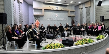 turkulerle-baris-izmir-barosundan-unutulmaz-gece.jpg