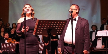 zeki-muren-sevilen-sarkilariyla-anildi.jpg