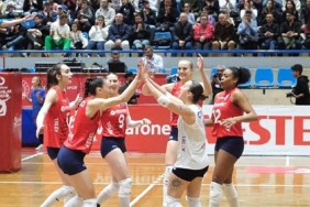 aydin-buyuksehir-belediyespor-kadin-voleybol-takimi-besiktasi-buyuk-bir-farkla-yenerek-cikisini-surdurdu3-0.jpg