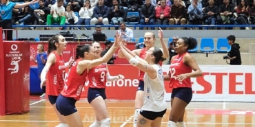 aydin-buyuksehir-belediyespor-kadin-voleybol-takimi-besiktasi-buyuk-bir-farkla-yenerek-cikisini-surdurdu3-0.jpg