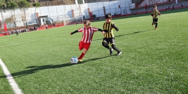 bayraklida-u-10-cup-futbol-turnuvasi-basladi.jpg