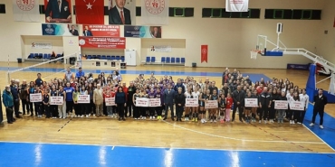 burhaniyede-voleybol-soleni-basladi.jpg
