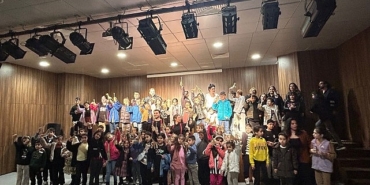 dayanisma-noktalari-cocuklari-sinema-ve-tiyatroyla-bulusturdu.jpg