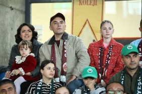 giray-altinok-ve-ezgi-molanin-basrollerinde-yer-aldigi-disneyin-yeni-komedi-filmi-baska-bir-senden-ilk-kareler-yayinlandi.jpg