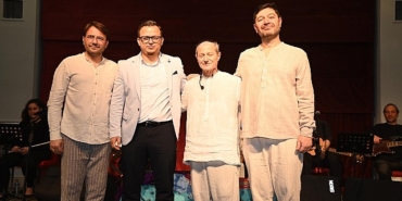 manisa-nazim-hikmeti-bedreddin-oratoryosu-ile-andi.jpg