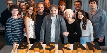 oktay-kaynarcaya-sette-dogum-gunu-surprizi.jpg
