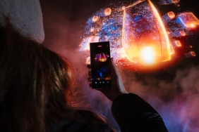 samsung-hologram-deneyimiyle-mobil-cihazlarla-etkilesime-gecmenin-yeni-yollarini-tanitti.jpg