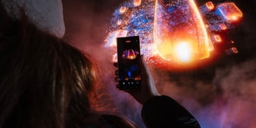 samsung-hologram-deneyimiyle-mobil-cihazlarla-etkilesime-gecmenin-yeni-yollarini-tanitti.jpg