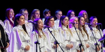 antakya-medeniyetler-korosu-6-subat-icin-yenisehirde-sahne-aldi.jpg