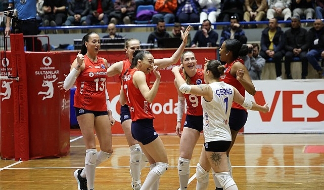 aydin-buyuksehir-belediyespor-kadin-voleybol-takimindan-farkli-galibiyet.jpg