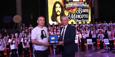 baris-manco-osmangazide-muhtesem-konserle-anildi.jpg