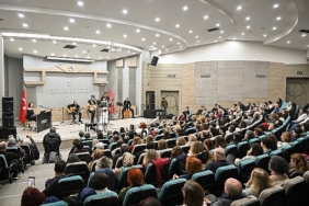 baris-manco-ve-cem-karaca-sarkilariyla-anildi.jpg