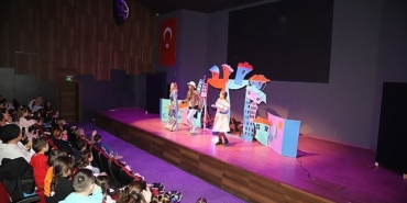 baskan-kirgoz-yariyil-tatilinde-cocuklari-unutmadi.jpg