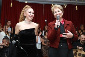 burhaniye-belediyesi-kadin-korosu-ilk-konserini-duzenledi.jpg