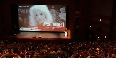 buyuk-ozan-aysel-gurel-kadikoyde-anildi.jpg