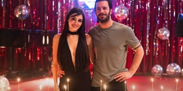 disneyin-hande-ercel-ve-baris-arducun-basrollerinde-yer-aldigi-aski-hatirla-dizisinin-cekimleri-tamamlandi.jpg