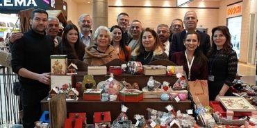 gaziemirli-kadinlarin-el-emegi-urunleri-sevgililer-gunu-sergisinde.jpg