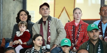 giray-altinok-ve-ezgi-molayi-basrollerinde-bulusturan-baska-bir-senden-yeni-tanitim-yayinlandi.jpg