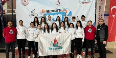 kadinlar-sutopu-1-lig-musabakalari-balikesirde-basladi.jpg