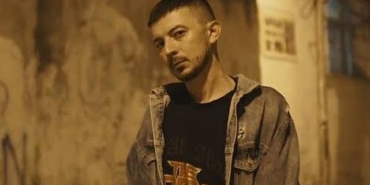 knock-out-adriden-6-subat-depremi-icin-anlamli-sarki-dusmez-kalkmaz-1-allah.jpg