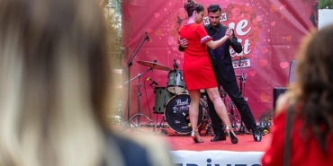 konakta-love-fest-ruzgari-esti.jpg