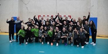 manisa-bbsk-hentbol-takimi-tarih-yazdi.jpg