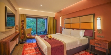 sevgililer-gununu-sile-gonen-hotelde-bora-oztoprakin-romantik-ask-sarkilariyla-karsilayin.jpg