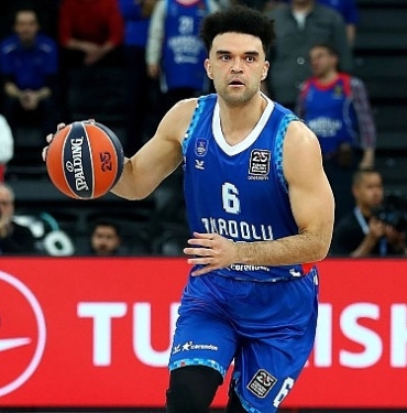 anadolu-efes-spor-kulubu-turkish-airlines-euroleaguein-25-yilina-ozel-90lar-nostalji-formasi-ile-parkeye-cikti.jpg
