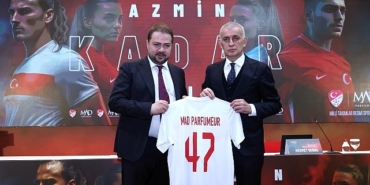 ay-yildizlilarin-azmi-kadar-kalici-parfumler-yolda.jpg