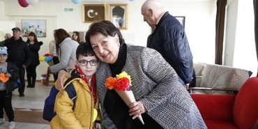 buyuksehir-belediyesi-cocuk-gelisim-merkezi-ogrencilerinden-didim-huzurevi-sakinlerine-surpriz-ziyaret.jpg
