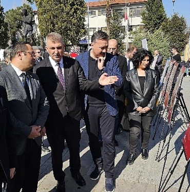 deprem-haftasinda-golcukte-anlamli-sergi.jpg
