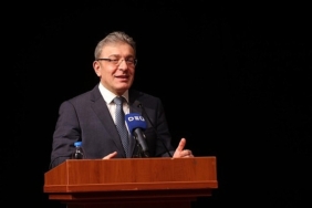 deude-tiyatro-coskusu-muhsin-ertugrul-ve-suat-taser-odulleri-sahiplerini-buldu.jpg