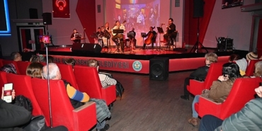 hijazkar-grubunun-bicare-aksamlar-konseri-manisalilarla-bulustu.jpg