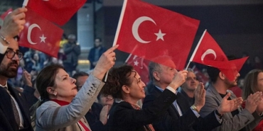 karsiyaka-belediyesinden-18-martta-anlamli-gosteri-bir-ulus-doguyor.jpg