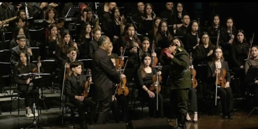 oratoryoda-acilan-turk-bayragi-sehit-ailesine-teslim-edildi.jpg