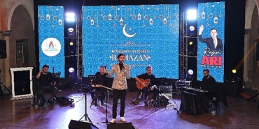 ramazan-etkinliklerinde-iftar-sofrasiyla-birlikte-mehmet-ercan-dinletisi.jpg